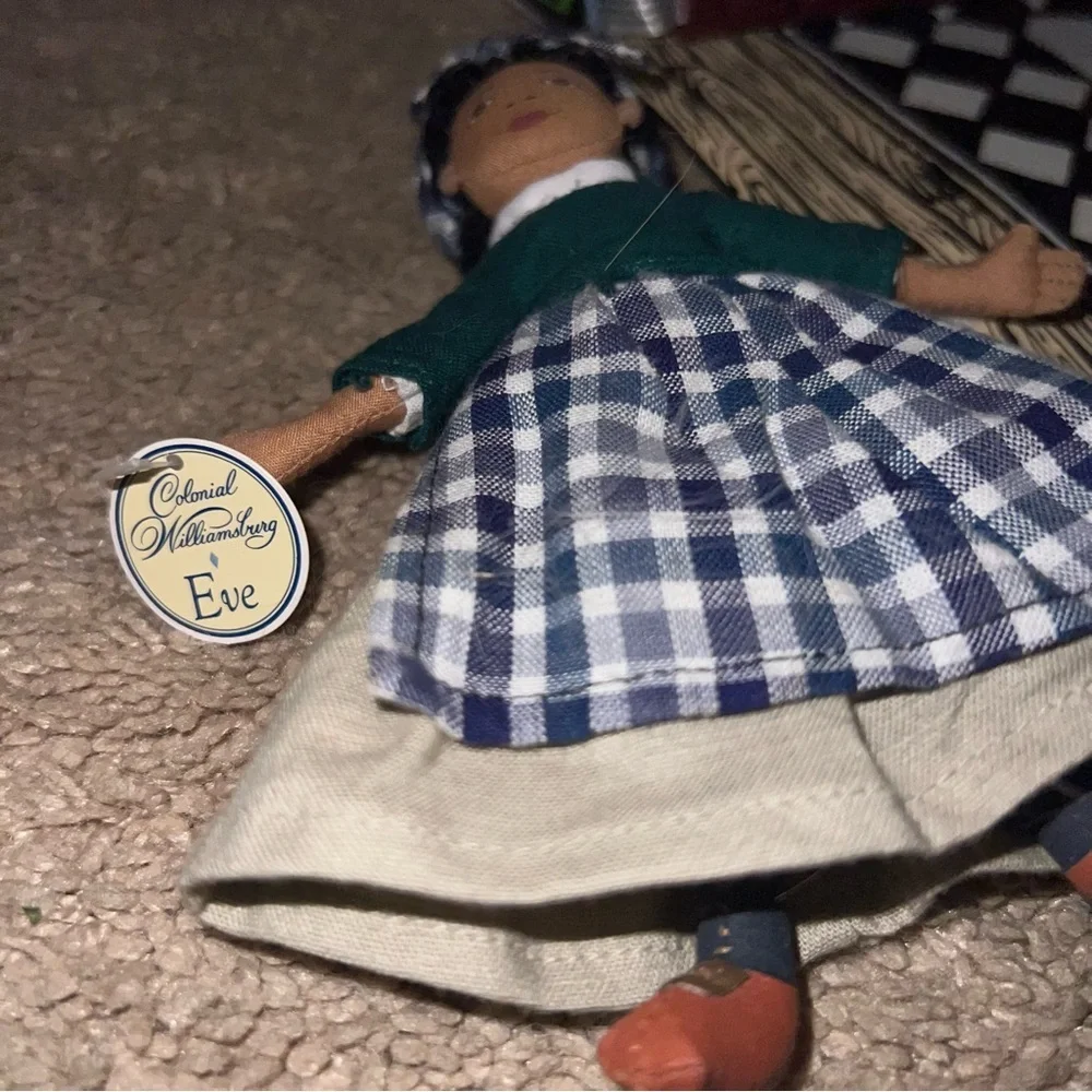 Vintage Colonial Williamsburg Cloth Fabric Dollhouse with Furniture and Dolls